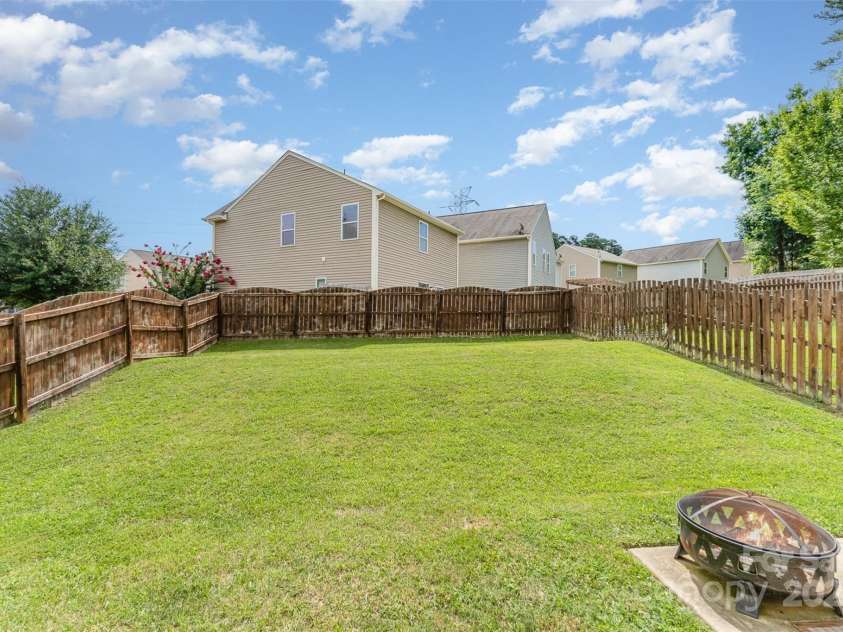 906 Rook Road, Charlotte, NC 28216.  MLS# CAR4281976, YatesRealty ID 30764. 