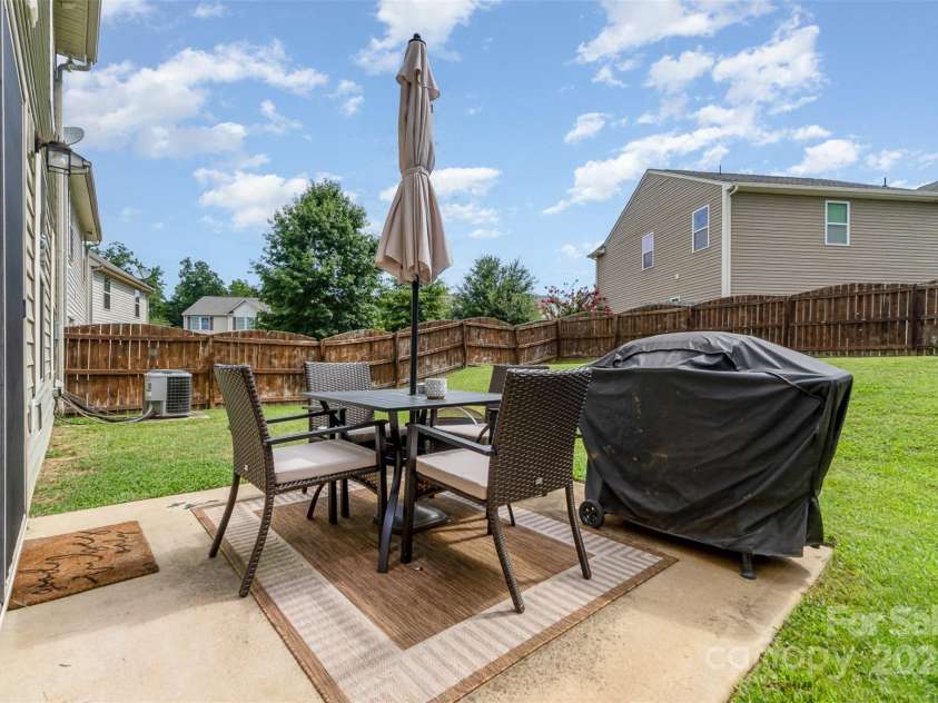 906 Rook Road, Charlotte, NC 28216.  MLS# CAR4281976, YatesRealty ID 30764. 