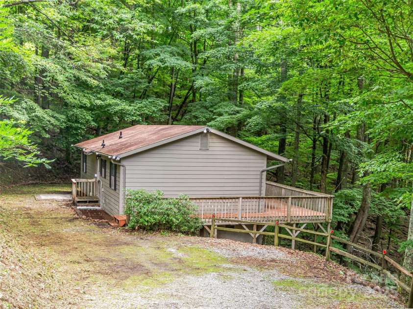 186 Hamlin Lane, Mars Hill, NC 28754.  MLS# CAR4289189, YatesRealty ID 30765. 