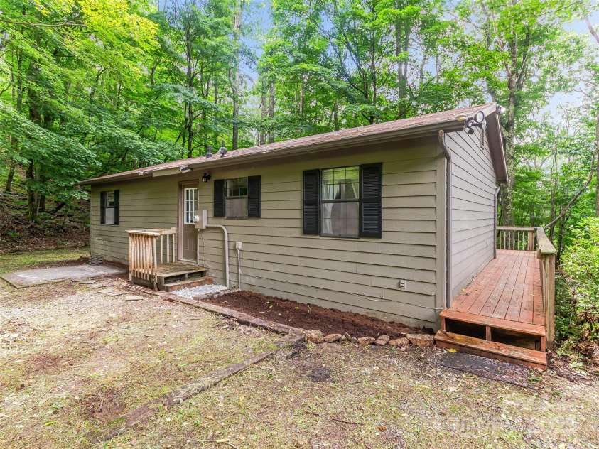 186 Hamlin Lane, Mars Hill, NC 28754.  MLS# CAR4289189, YatesRealty ID 30765. 