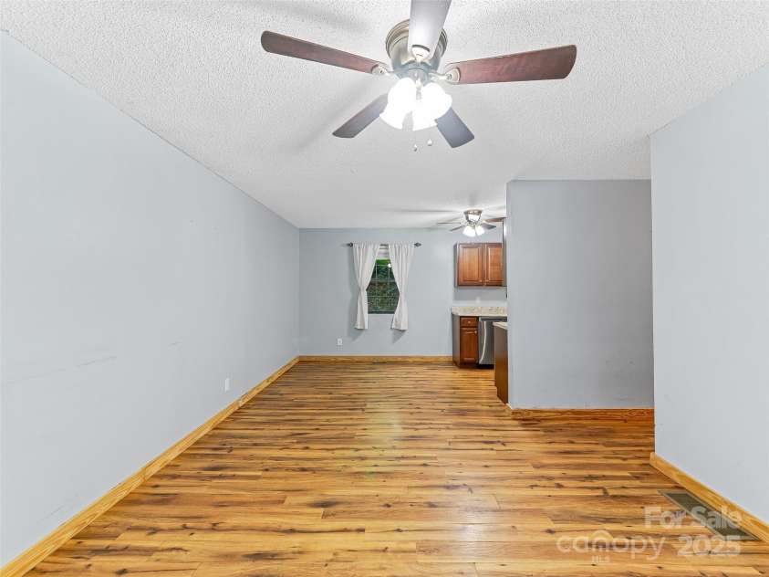 186 Hamlin Lane, Mars Hill, NC 28754.  MLS# CAR4289189, YatesRealty ID 30765. 