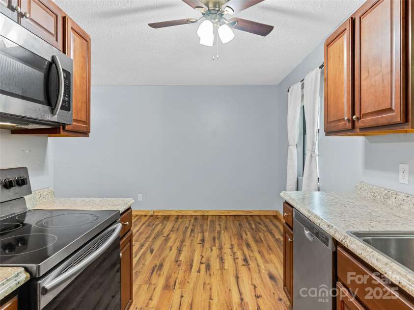 186 Hamlin Lane, Mars Hill, NC 28754.  MLS# CAR4289189, YatesRealty ID 30765. 