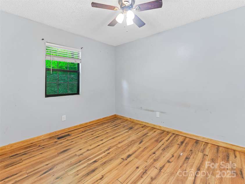 186 Hamlin Lane, Mars Hill, NC 28754.  MLS# CAR4289189, YatesRealty ID 30765. 