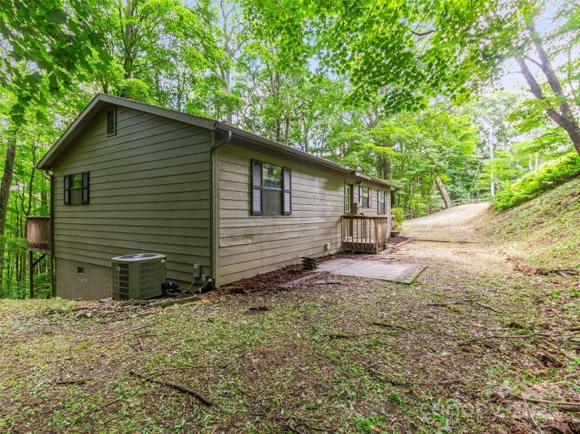 186 Hamlin Lane, Mars Hill, NC 28754.  MLS# CAR4289189, YatesRealty ID 30765. 