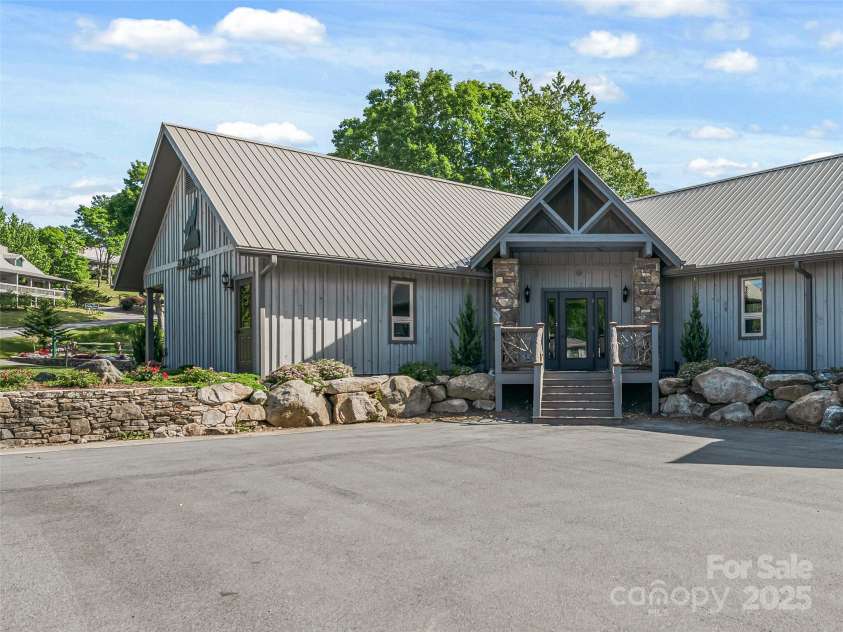 186 Hamlin Lane, Mars Hill, NC 28754.  MLS# CAR4289189, YatesRealty ID 30765. 