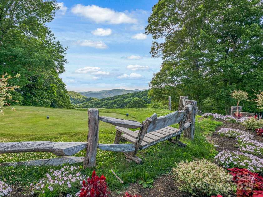 186 Hamlin Lane, Mars Hill, NC 28754.  MLS# CAR4289189, YatesRealty ID 30765. 