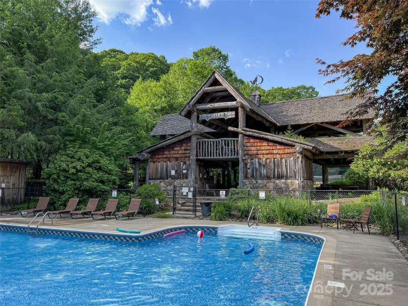 186 Hamlin Lane, Mars Hill, NC 28754.  MLS# CAR4289189, YatesRealty ID 30765. 