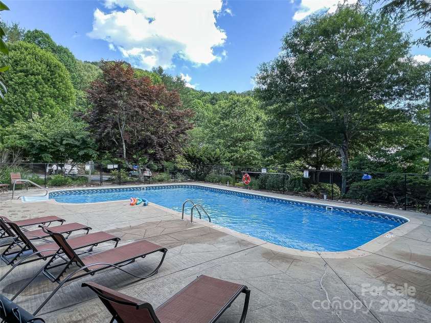 186 Hamlin Lane, Mars Hill, NC 28754.  MLS# CAR4289189, YatesRealty ID 30765. 