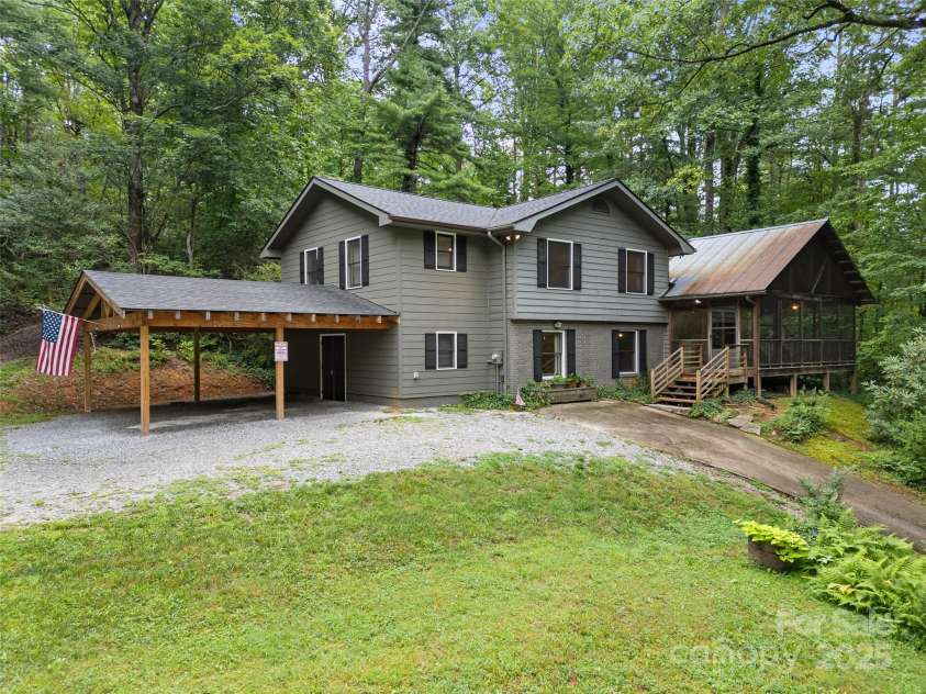 138 Stillwagon Lane, Cedar Mountain, NC 28718.  MLS# CAR4288259, YatesRealty ID 30766. 
