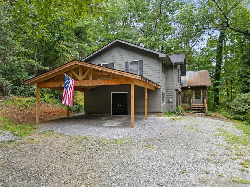 138 Stillwagon Lane, Cedar Mountain, NC 28718.  MLS# CAR4288259, YatesRealty ID 30766. 