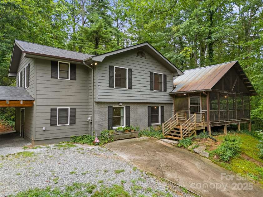 138 Stillwagon Lane, Cedar Mountain, NC 28718.  MLS# CAR4288259, YatesRealty ID 30766. 