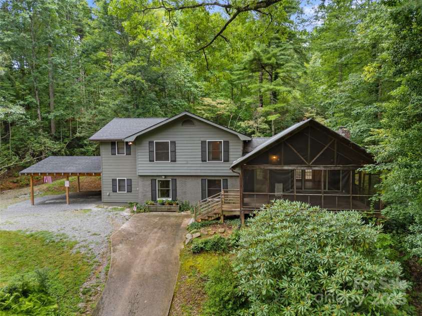 138 Stillwagon Lane, Cedar Mountain, NC 28718.  MLS# CAR4288259, YatesRealty ID 30766. 