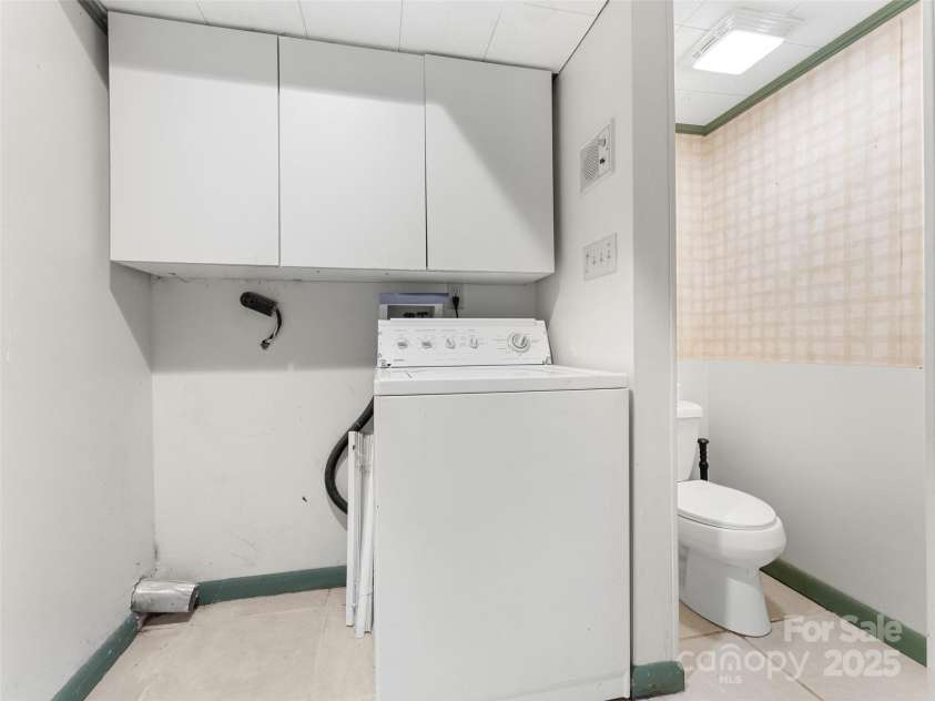 138 Stillwagon Lane, Cedar Mountain, NC 28718.  MLS# CAR4288259, YatesRealty ID 30766. Basement Full Bathroom and Laundry