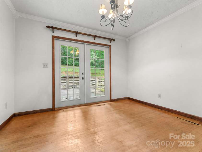 138 Stillwagon Lane, Cedar Mountain, NC 28718.  MLS# CAR4288259, YatesRealty ID 30766. Dining Area