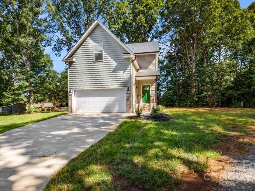 2410 Cedar Lane, Kernersville, NC 27284.  MLS# CAR4289980, YatesRealty ID 30767. 