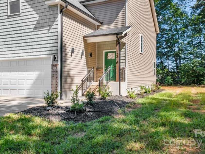 2410 Cedar Lane, Kernersville, NC 27284.  MLS# CAR4289980, YatesRealty ID 30767. 