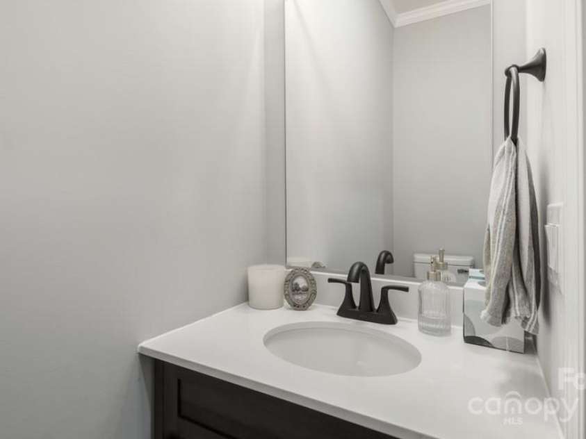 2410 Cedar Lane, Kernersville, NC 27284.  MLS# CAR4289980, YatesRealty ID 30767. 