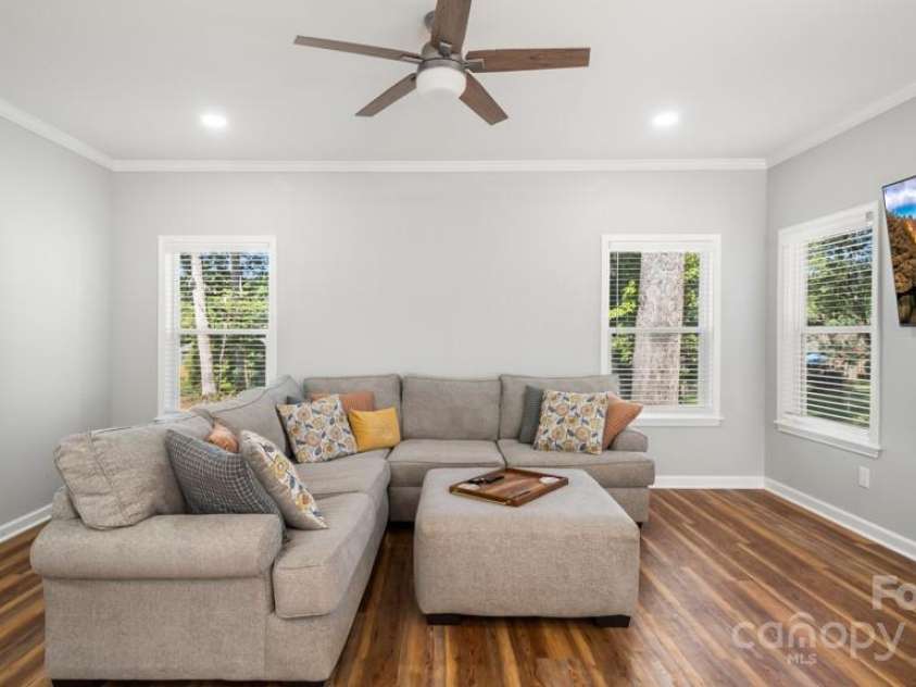 2410 Cedar Lane, Kernersville, NC 27284.  MLS# CAR4289980, YatesRealty ID 30767. 