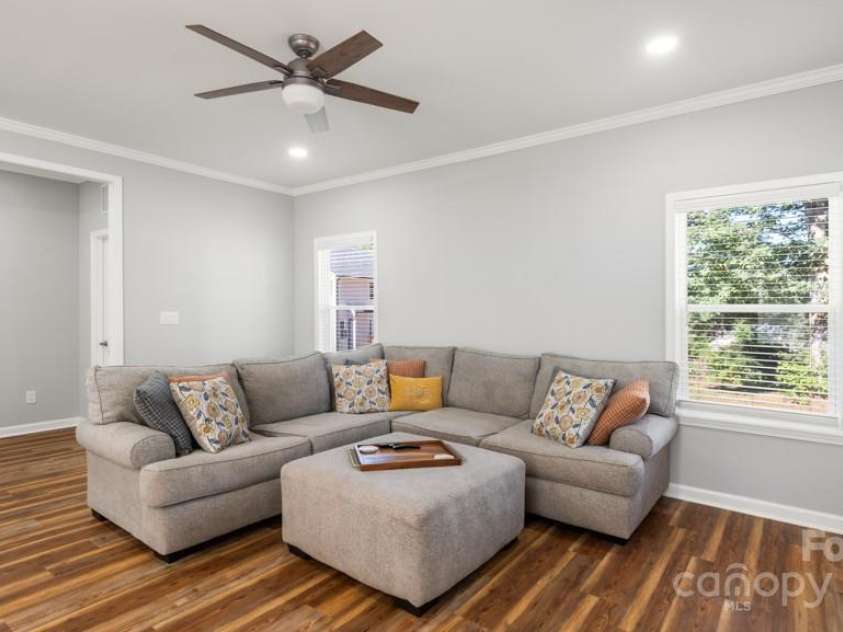 2410 Cedar Lane, Kernersville, NC 27284.  MLS# CAR4289980, YatesRealty ID 30767. 