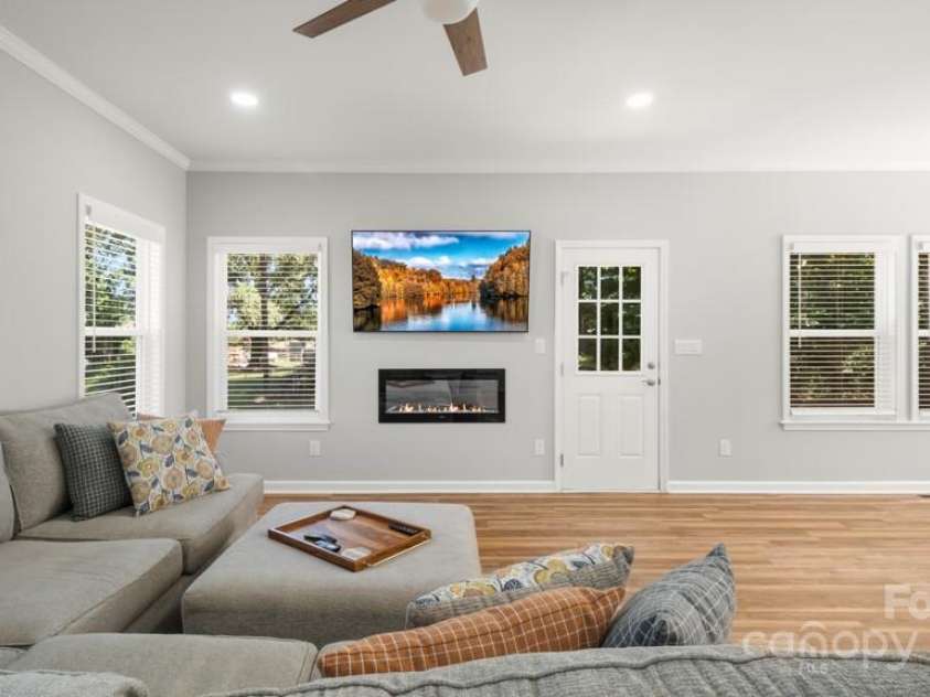 2410 Cedar Lane, Kernersville, NC 27284.  MLS# CAR4289980, YatesRealty ID 30767. 
