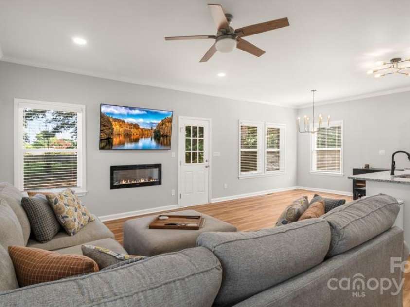 2410 Cedar Lane, Kernersville, NC 27284.  MLS# CAR4289980, YatesRealty ID 30767. 