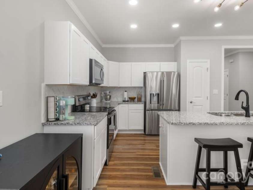 2410 Cedar Lane, Kernersville, NC 27284.  MLS# CAR4289980, YatesRealty ID 30767. 