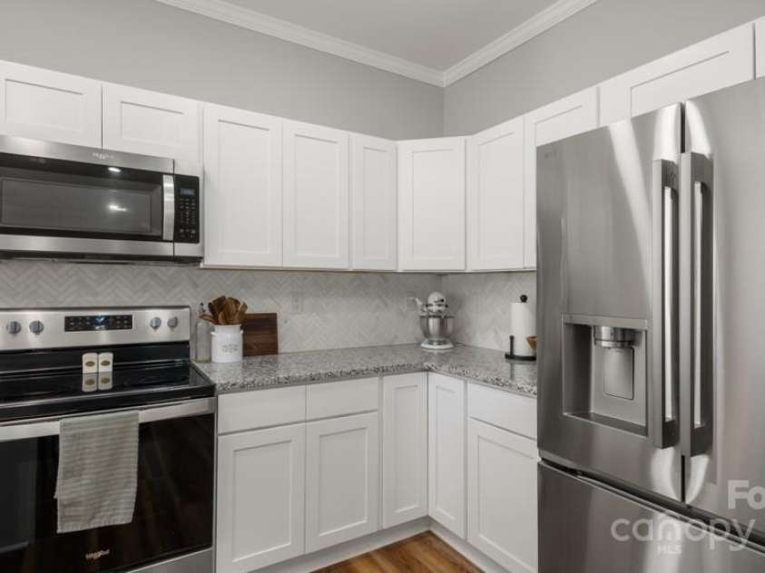 2410 Cedar Lane, Kernersville, NC 27284.  MLS# CAR4289980, YatesRealty ID 30767. 