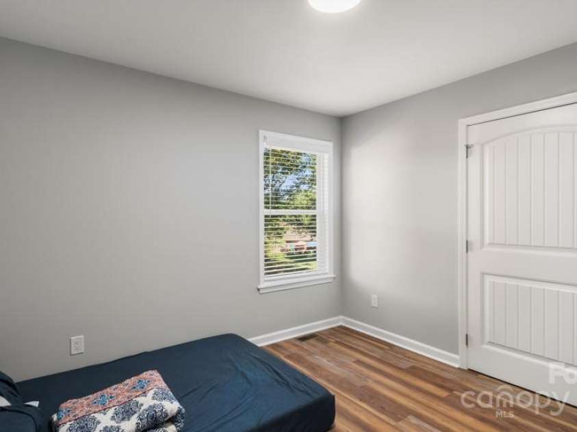 2410 Cedar Lane, Kernersville, NC 27284.  MLS# CAR4289980, YatesRealty ID 30767. 