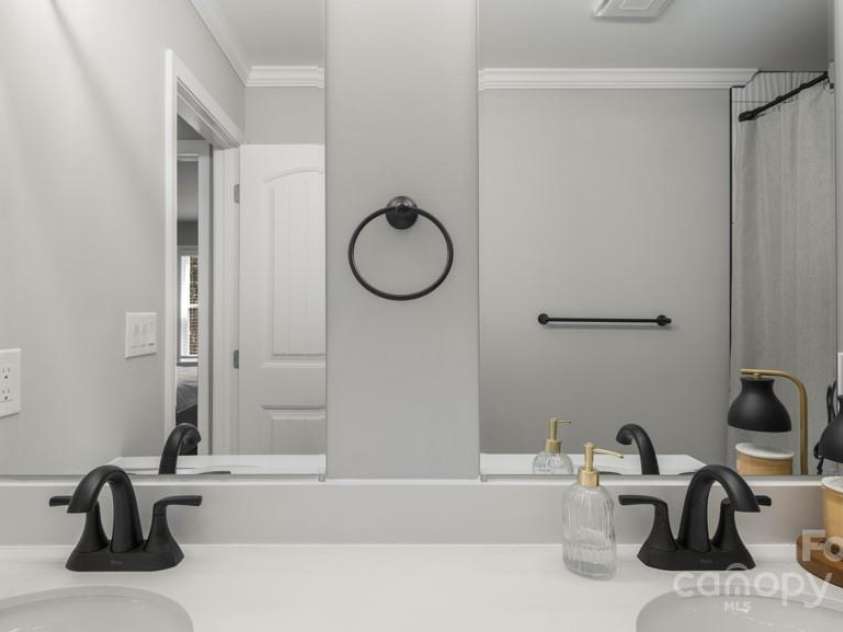 2410 Cedar Lane, Kernersville, NC 27284.  MLS# CAR4289980, YatesRealty ID 30767. 