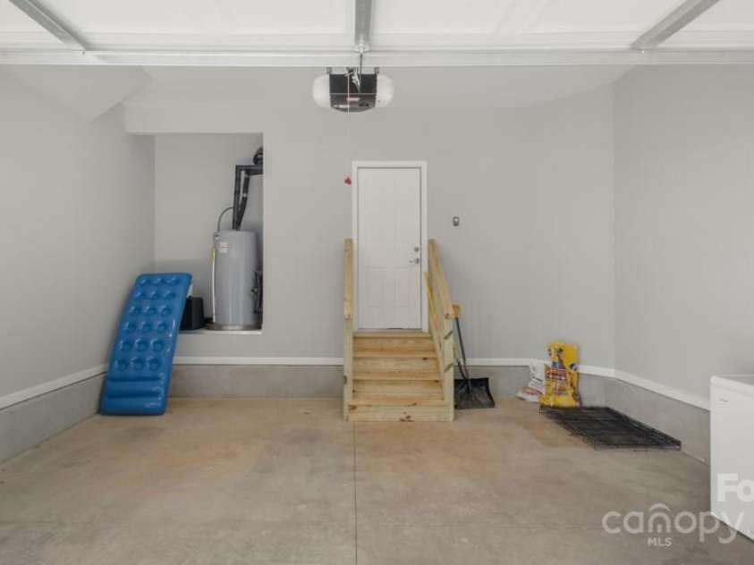 2410 Cedar Lane, Kernersville, NC 27284.  MLS# CAR4289980, YatesRealty ID 30767. 