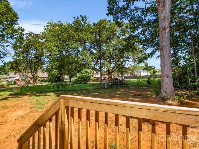 2410 Cedar Lane, Kernersville, NC 27284.  MLS# CAR4289980, YatesRealty ID 30767. 