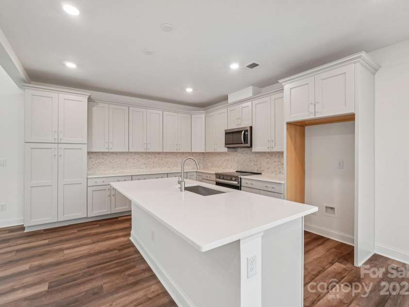 708 Flare Drive, Tega Cay, SC 29708.  MLS# CAR4289571, YatesRealty ID 30768. Kitchen