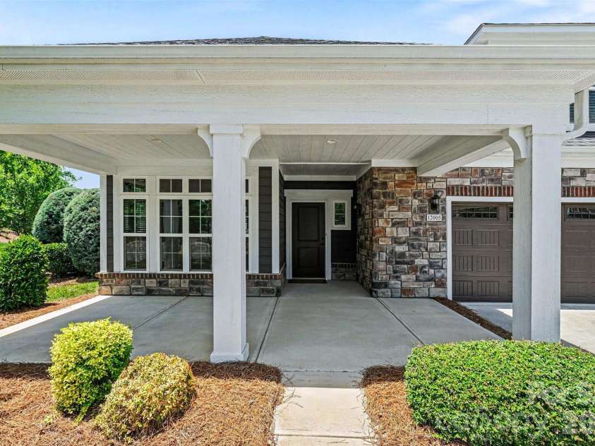 12005 Grove Crossing Drive, Huntersville, NC 28078.  MLS# CAR4391005, YatesRealty ID 3077. 