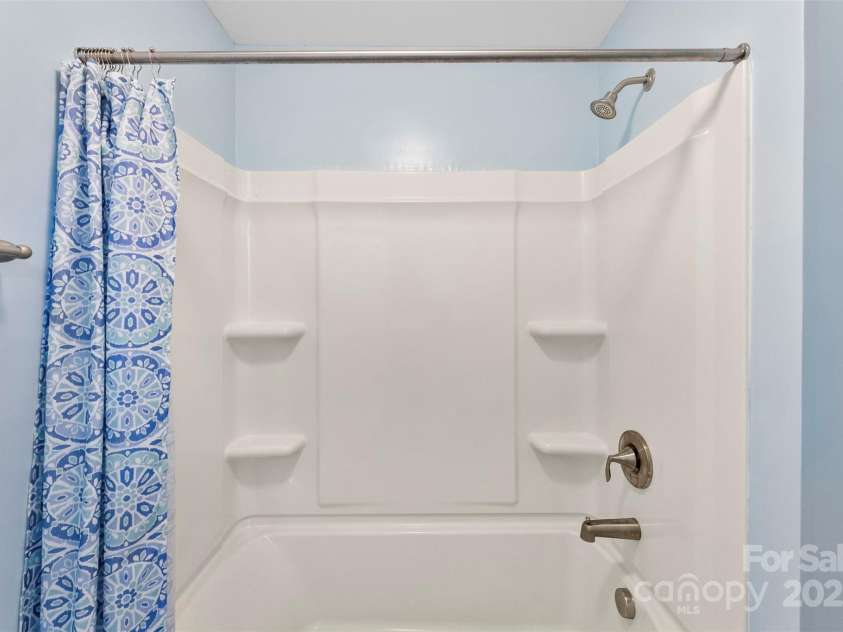 1206 Croft Drive, Fort Mill, SC 29708.  MLS# CAR4280268, YatesRealty ID 3077. Upstairs full bath cont.