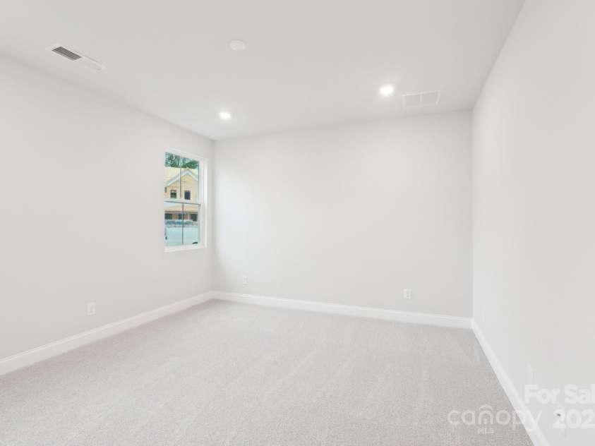 816 Terra Drive, Tega Cay, SC 29708.  MLS# CAR4289553, YatesRealty ID 30770. 1st floor Primary