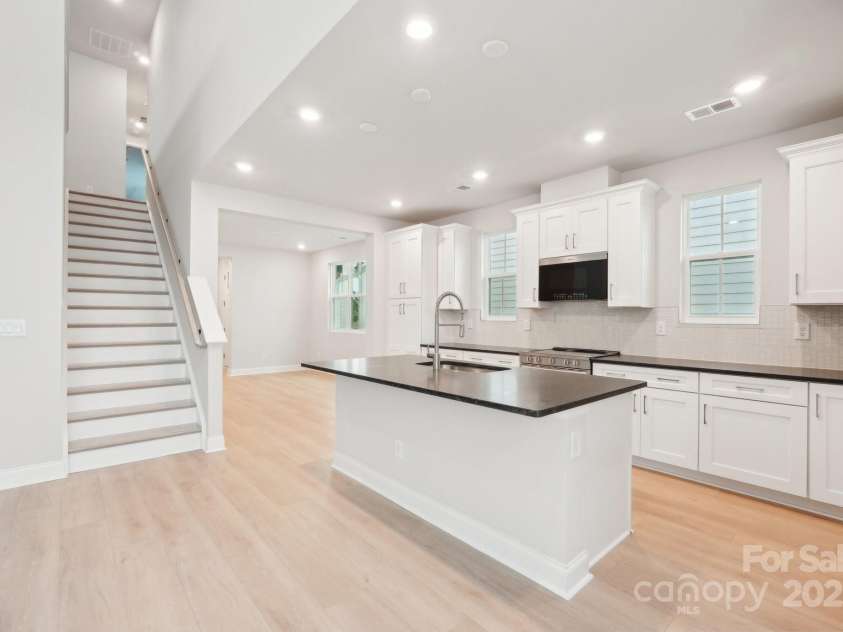 816 Terra Drive, Tega Cay, SC 29708.  MLS# CAR4289553, YatesRealty ID 30770. Kitchen