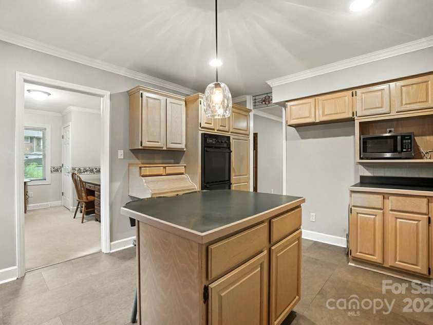 305 Rankin Avenue, Lowell, NC 28098.  MLS# CAR4289388, YatesRealty ID 30771. 