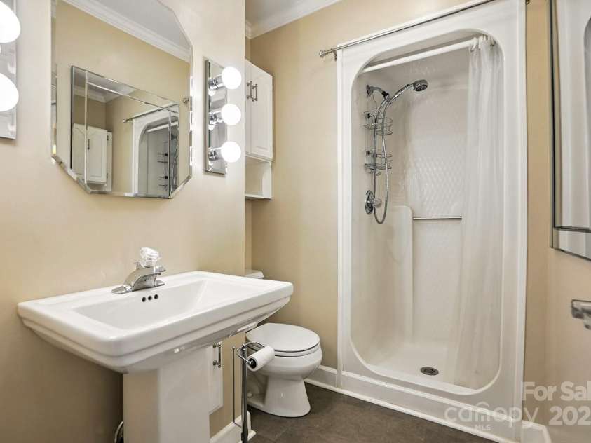 305 Rankin Avenue, Lowell, NC 28098.  MLS# CAR4289388, YatesRealty ID 30771. 