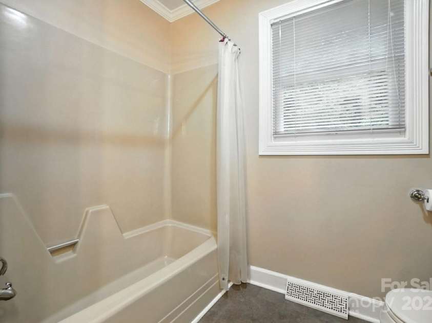 305 Rankin Avenue, Lowell, NC 28098.  MLS# CAR4289388, YatesRealty ID 30771. 