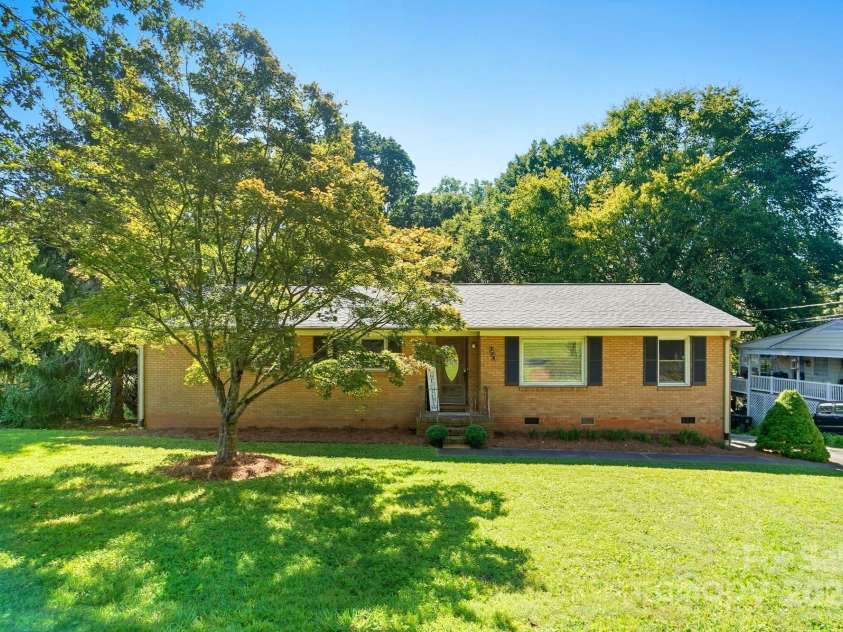 305 Rankin Avenue, Lowell, NC 28098.  MLS# CAR4289388, YatesRealty ID 30771. 