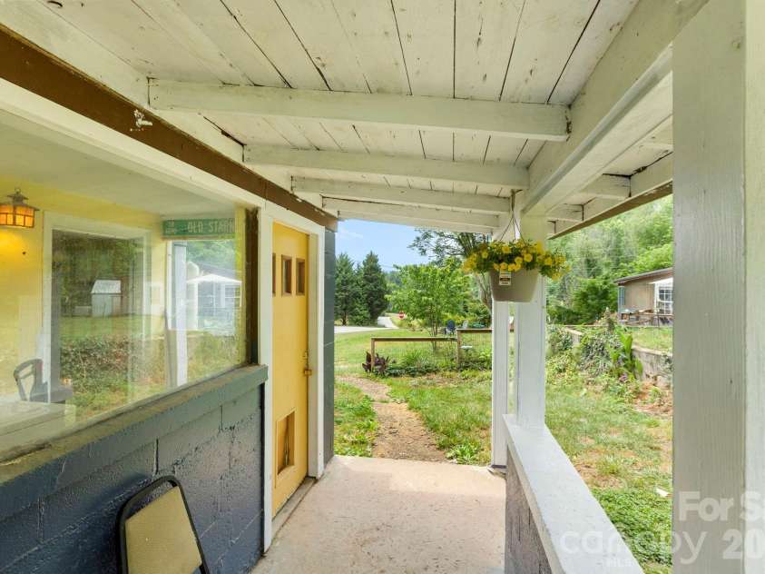 4 Mountain View Road, Asheville, NC 28805.  MLS# CAR4393011, YatesRealty ID 30771. 