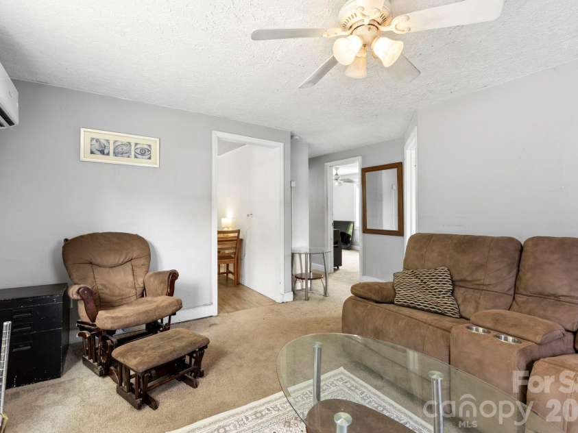 4 Mountain View Road, Asheville, NC 28805.  MLS# CAR4393011, YatesRealty ID 30771. 