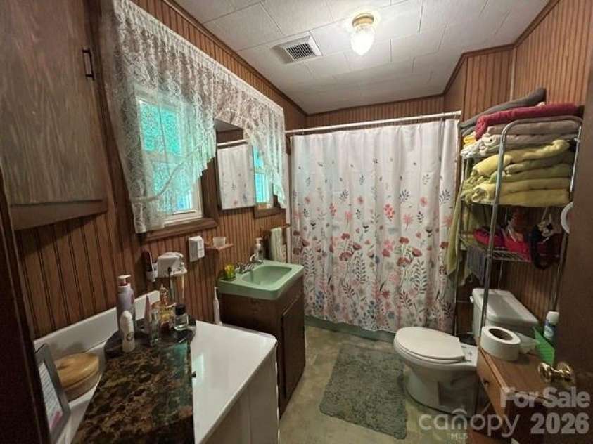 726 Israel Road, Brevard, NC 28712.  MLS# CAR4392517, YatesRealty ID 30772. Bathroom