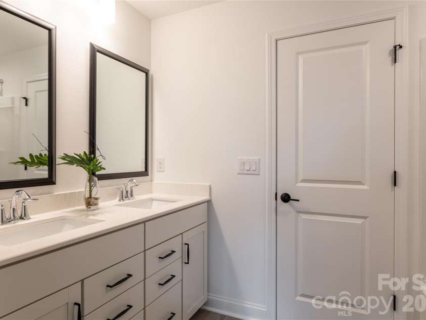 12201 Bradshaw Lane, Charlotte, NC 28278.  MLS# CAR4394161, YatesRealty ID 30773. 