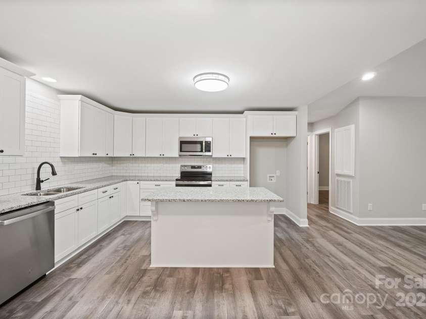 595 Parks Road, Salisbury, NC 28146.  MLS# CAR4289962, YatesRealty ID 30773. Kitchen