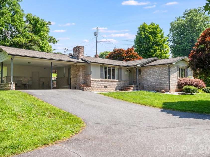 293 Dillardtown Road, Sylva, NC 28779.  MLS# CAR4392955, YatesRealty ID 30775. This is not one to miss!