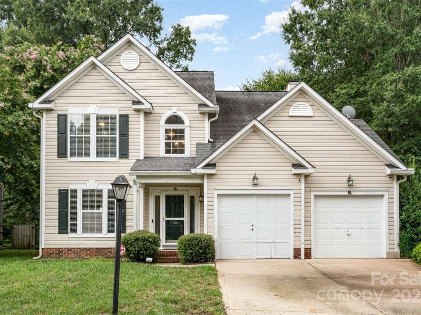 9526 Nettle Drive, Charlotte, NC 28216.  MLS# CAR4288793, YatesRealty ID 30775. 