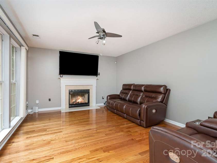9526 Nettle Drive, Charlotte, NC 28216.  MLS# CAR4288793, YatesRealty ID 30775. 