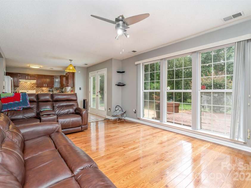 9526 Nettle Drive, Charlotte, NC 28216.  MLS# CAR4288793, YatesRealty ID 30775. 