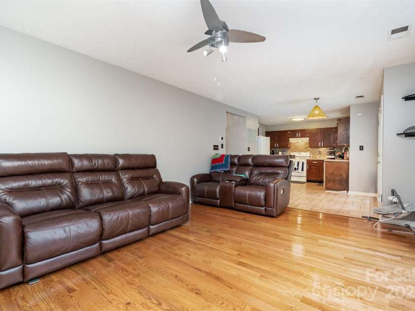 9526 Nettle Drive, Charlotte, NC 28216.  MLS# CAR4288793, YatesRealty ID 30775. 